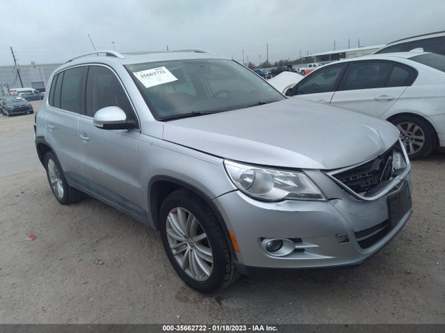 2011 VOLKSWAGEN TIGUAN SE W/SUNROOF & NAVI VIN: WVGAV7AX1BW547266