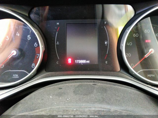 3C4NJCBB5JT124756 Jeep Compass Latitude