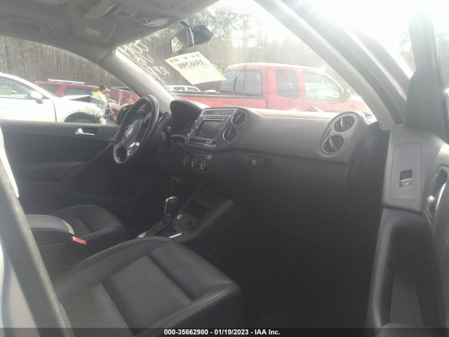 2016 Volkswagen Tiguan, VIN: WVGBV7AX0GW540014
