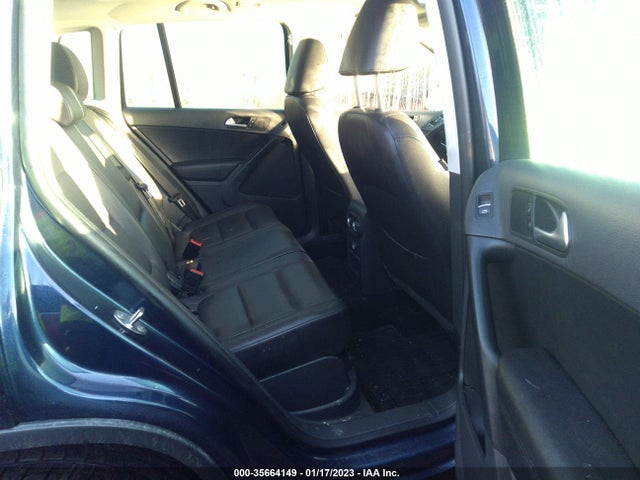 2013 VOLKSWAGEN TIGUAN SE W/SUNROOF & NAV VIN: WVGAV7AX8DW557618