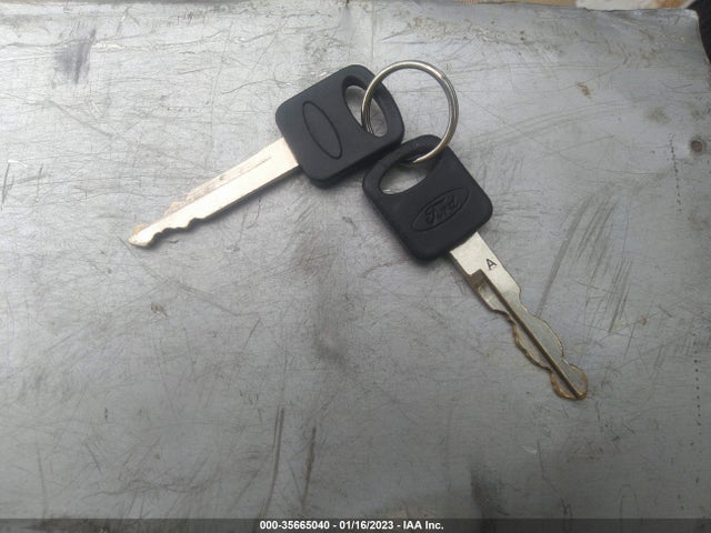Lincoln MARK VIII 1993 1LNLM91V5PY733619 Image 3