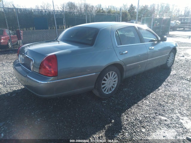2005 LINCOLN TOWN CAR SIGNATURE VIN: 1LNHM81W85Y671557
