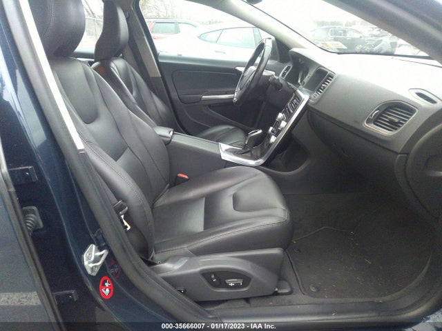 2015 Volvo V60, VIN: YV140MEK1F1265154