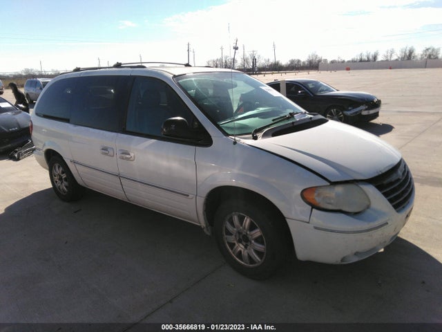 2005 2C4GP54L15R142480 main image