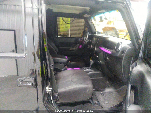 1C4BJWDG0EL108432 Jeep Wrangler Unlimited Sport
