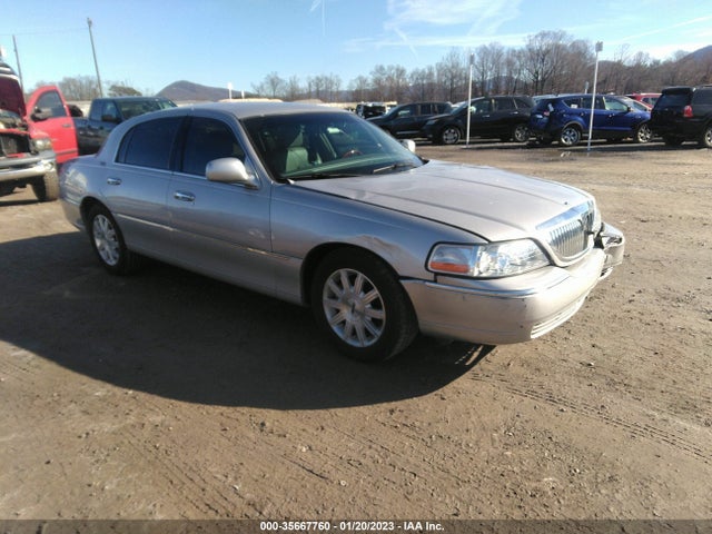 Lincoln Town Car Signature Limited 2010 2LNBL8CV5AX621349 главное изображение