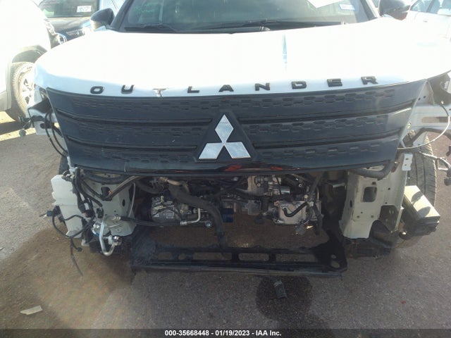 JA4J3UA89NZ078667 Mitsubishi Outlander Se