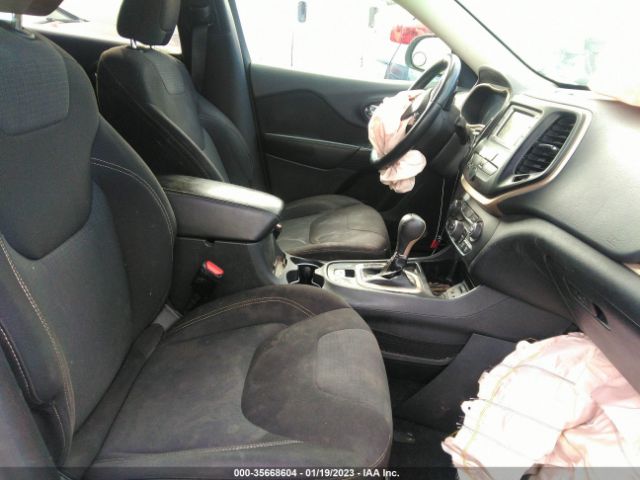 1C4PJLCB6FW790923 Jeep Cherokee Latitude