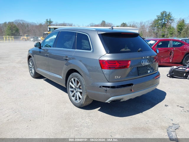 2019 AUDI Q7 WA1LHAF77KD037746 Photo 2