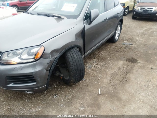 2014 Volkswagen Touareg, VIN: WVGEP9BP0ED010846