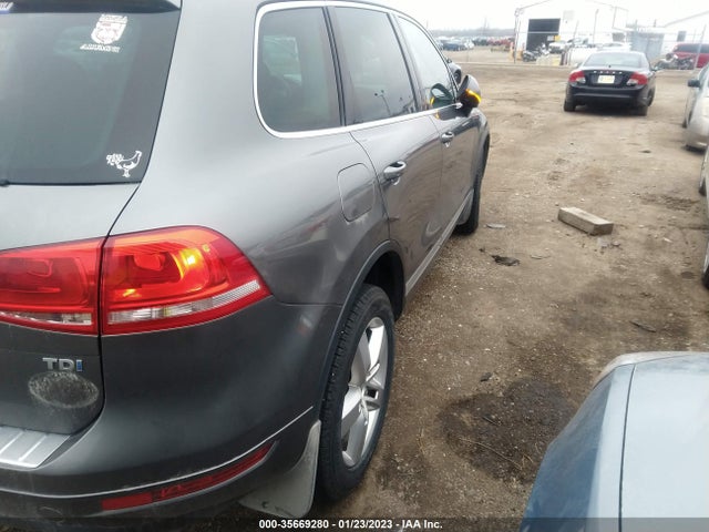 2014 Volkswagen Touareg, VIN: WVGEP9BP0ED010846