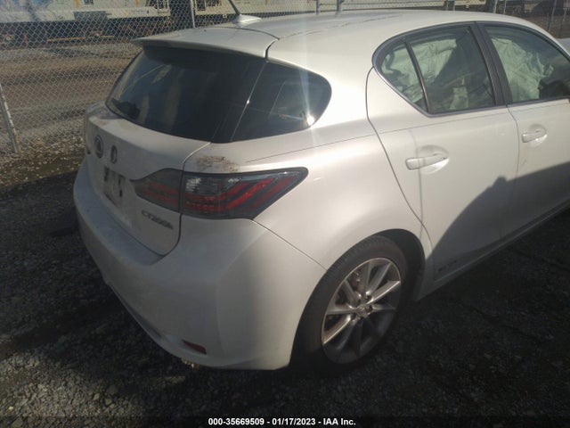 Lexus CT 200H 2012 JTHKD5BH9C2091578 Image 4