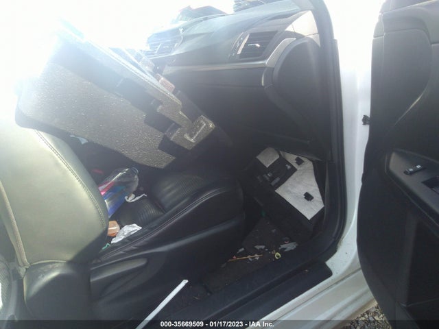 Lexus CT 200H 2012 JTHKD5BH9C2091578 Image 5