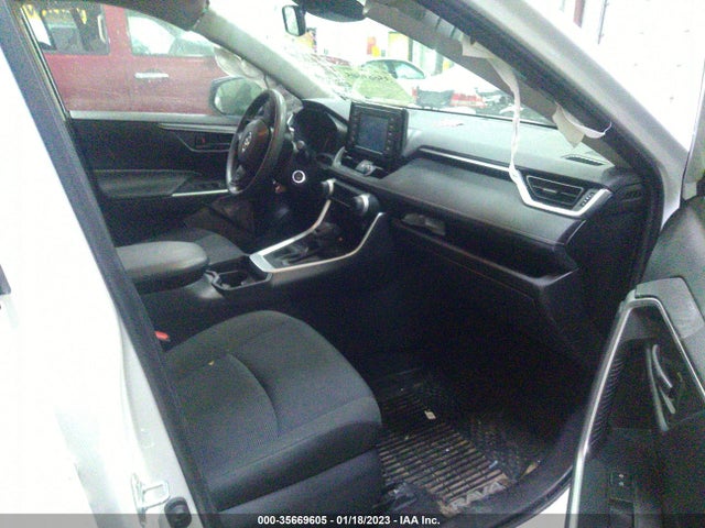Toyota RAV4 LE 2019 JTMF1RFV4KD039104 Image 6