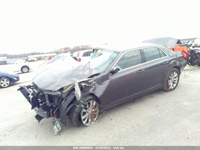 Chrysler 300 Touring 2018 2C3CCARG2JH324689 Image 2