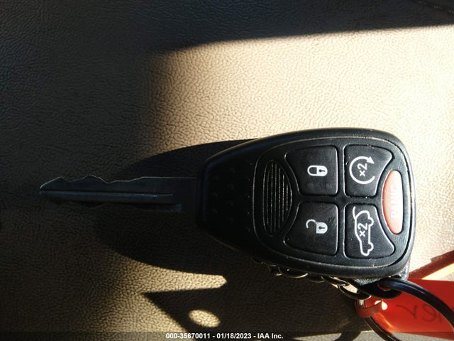 Chrysler 200 Limited 2011 1C3BC2FB1BN570250 Image 3