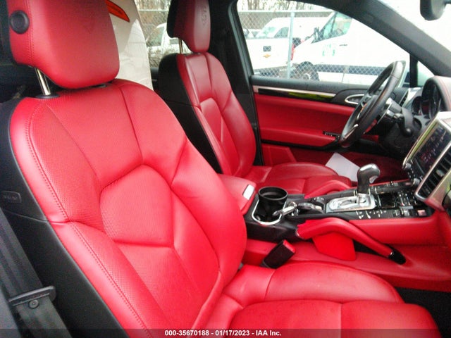 2018 Porsche Cayenne, VIN: WP1AA2A29JKA00533