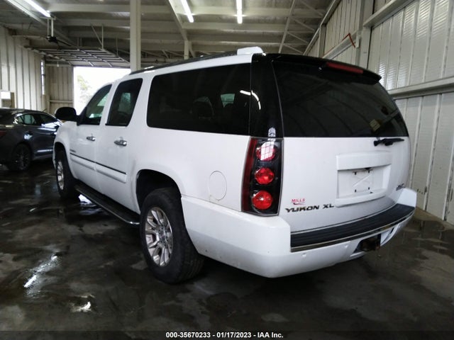GMC YUKON XL DENALI 2007 1GKFK66807J158481 Image 4
