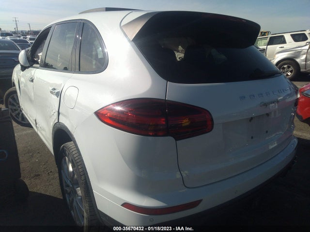 2016 Porsche Cayenne, VIN: WP1AE2A2XGLA60876