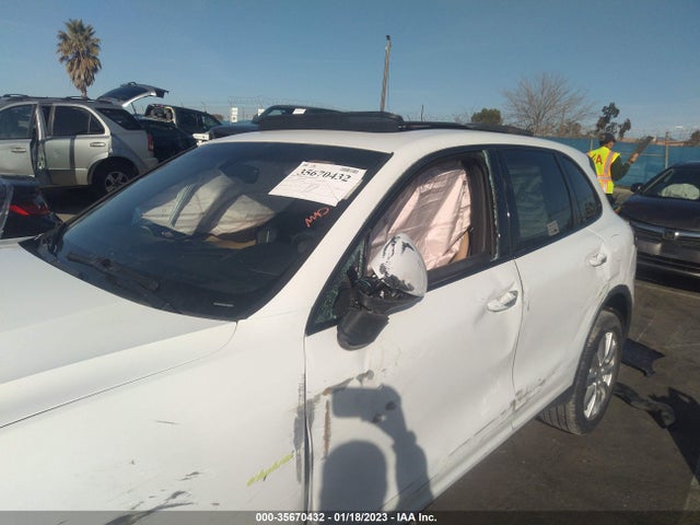2016 Porsche Cayenne, VIN: WP1AE2A2XGLA60876