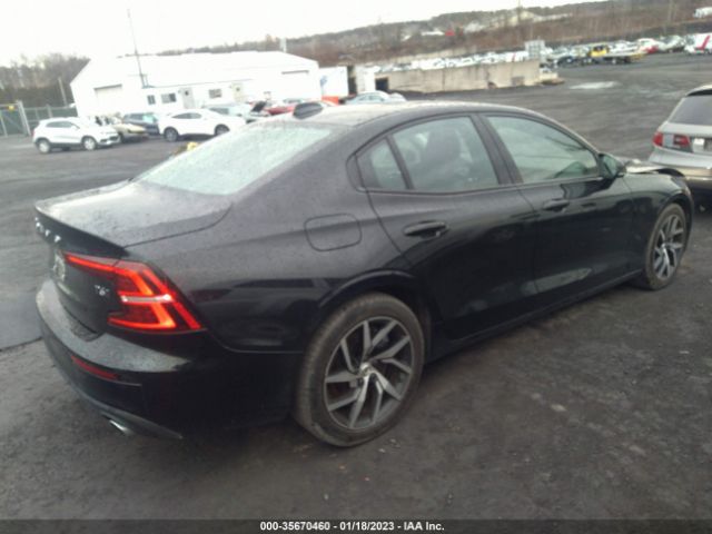7JRA22TK2KG017367 Volvo S60 Momentum