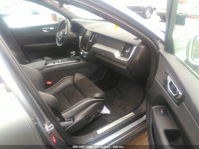 2018 Volvo XC60, VIN: LYVA22RM8JB087117