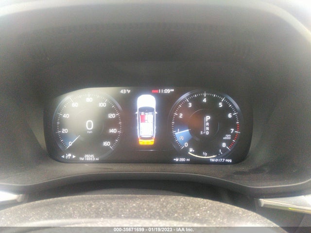2018 Volvo XC60, VIN: LYVA22RM8JB087117