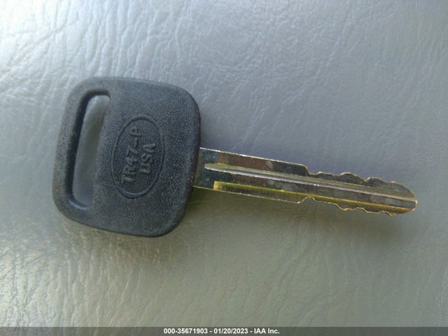2003 TOYOTA COROLLA CE/LE VIN: JTDBR32E630048728