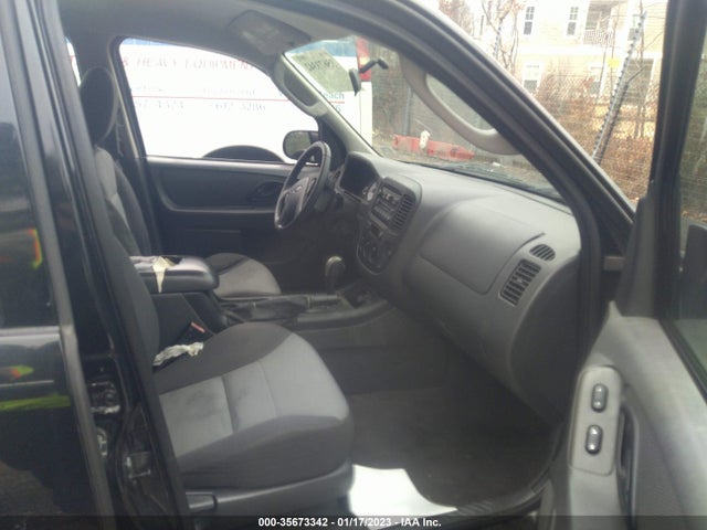 2005 FORD ESCAPE XLS VIN: 1FMCU92Z45KB85176