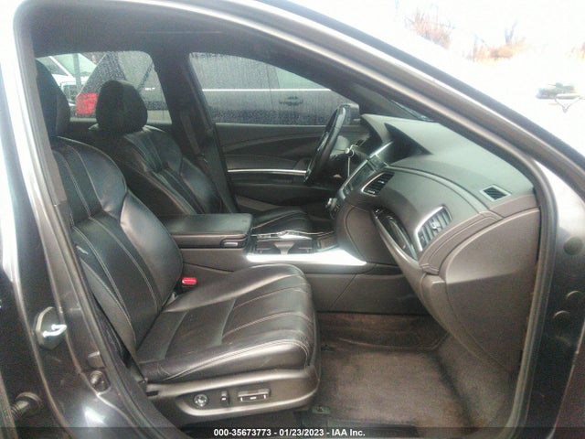 2018 Acura RLX, VIN: JH4KC1F56JC000057
