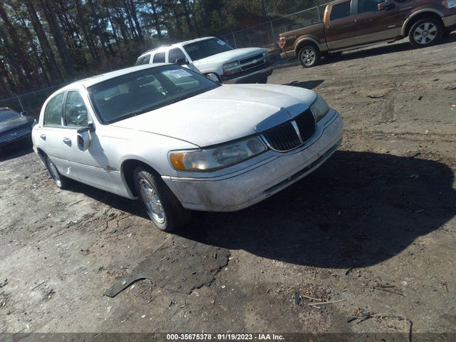 Lincoln Town Car Signature 1998 1LNFM82W1WY655286 main image