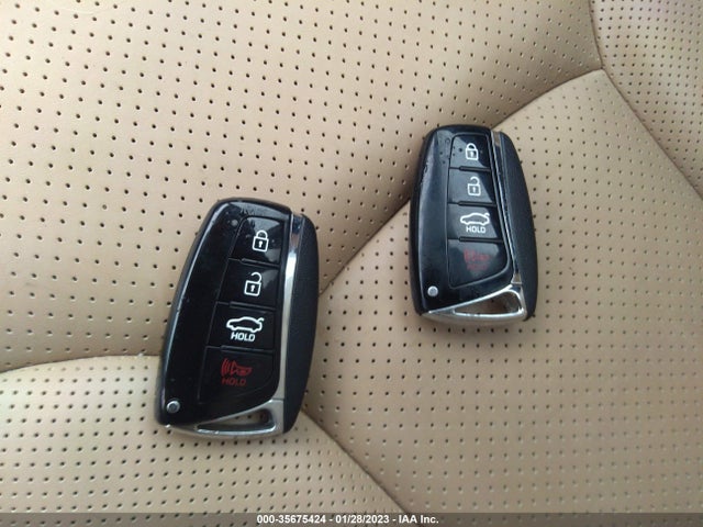2016 Hyundai Azera, VIN: KMHFH4JG2GA516012