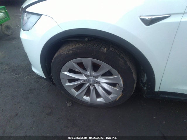 2019 Tesla Model X, VIN: 5YJXCDE23KF197760