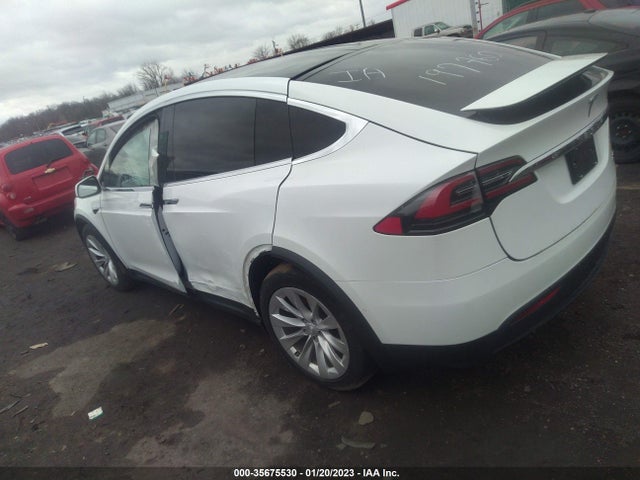 2019 Tesla Model X, VIN: 5YJXCDE23KF197760
