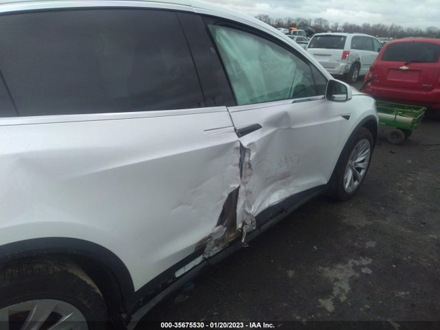 2019 Tesla Model X, VIN: 5YJXCDE23KF197760