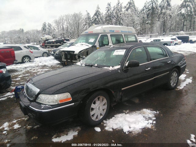 2005 LINCOLN TOWN CAR SIGNATURE LIMITED VIN: 1LNHM82W75Y662301