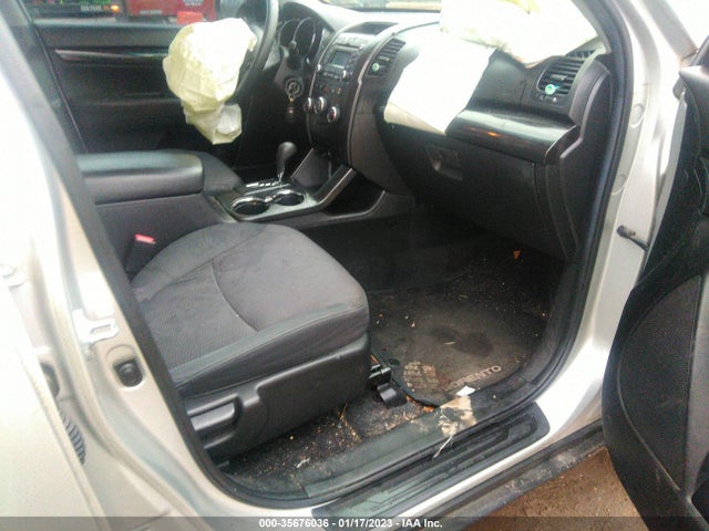 2013 KIA SORENTO LX VIN: 5XYKT4A28DG344666