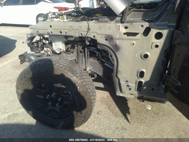 1C4HJXDN6JW283775 Jeep Wrangler Unlimited Sport