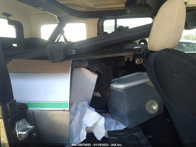 1C4HJXDN6JW283775 Jeep Wrangler Unlimited Sport
