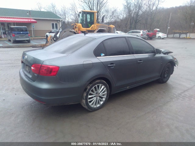 3VWLL7AJ8DM384968 Volkswagen Jetta Sedan Tdi W/premium/nav