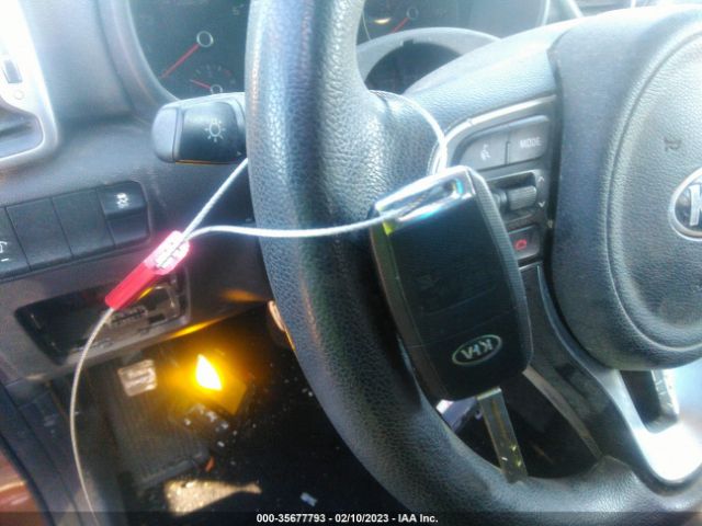 KNDPMCAC9H7165108 KIA Sportage Lx