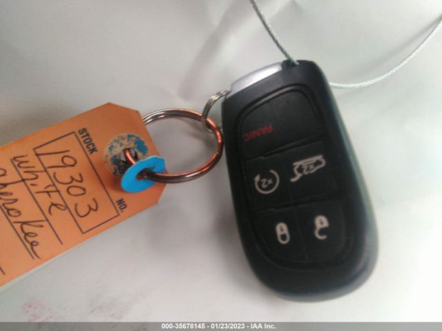 1C4PJMLX6KD299176 Jeep Cherokee Altitude
