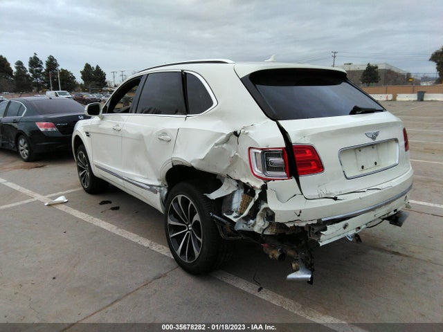 2017 Bentley Bentayga, VIN: SJAAC2ZV9HC013749