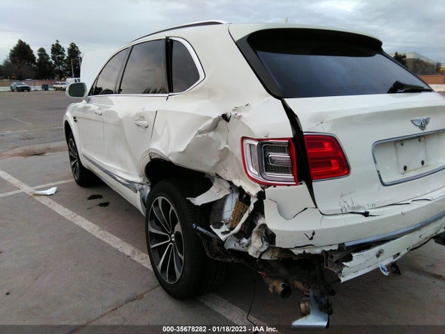 2017 Bentley Bentayga, VIN: SJAAC2ZV9HC013749