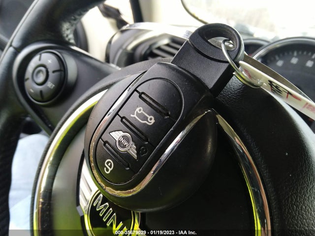 2016 Mini Clubman, VIN: WMWLN5C53G2E29781