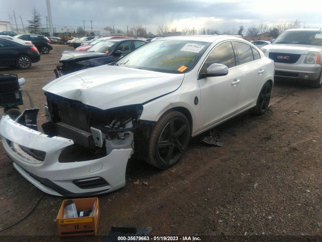 Volvo S60 T6 R-design Platinum 2015 YV1902TH3F1304733 Image 2