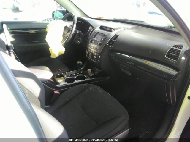 5XYKTDA6XFG649219 KIA SORENTO LX