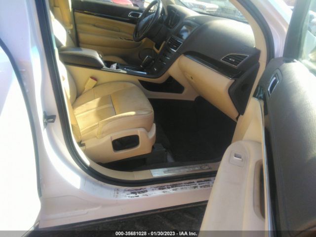 2LMHJ5AT0KBL02010 Lincoln MKT