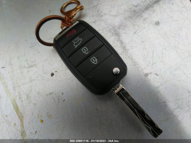 KNDPMCAC2J7304811 KIA Sportage Lx