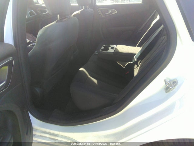 1C3CCCAB8GN152115 Chrysler 200 Limited